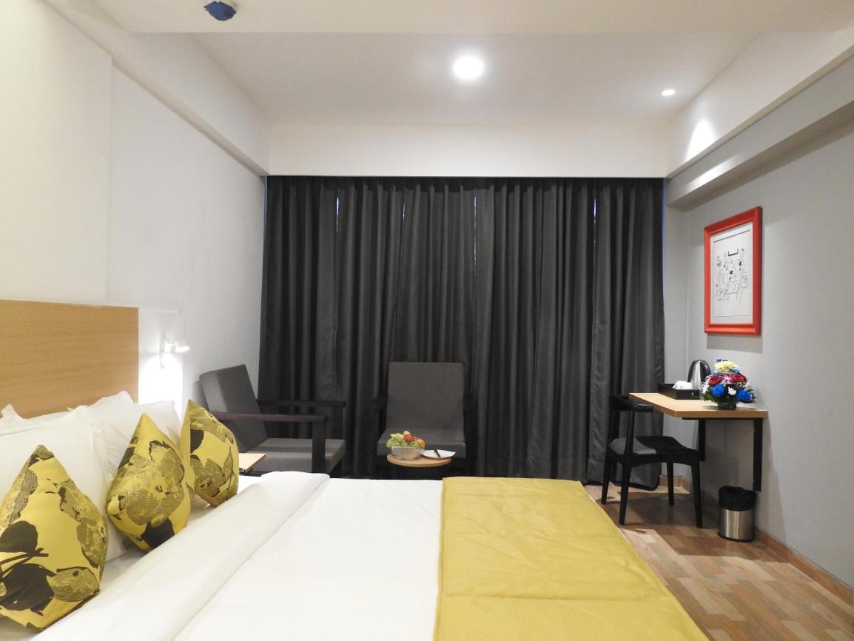 Tgi Ameya Grand Hotel ปณชี ภายนอก รูปภาพ
