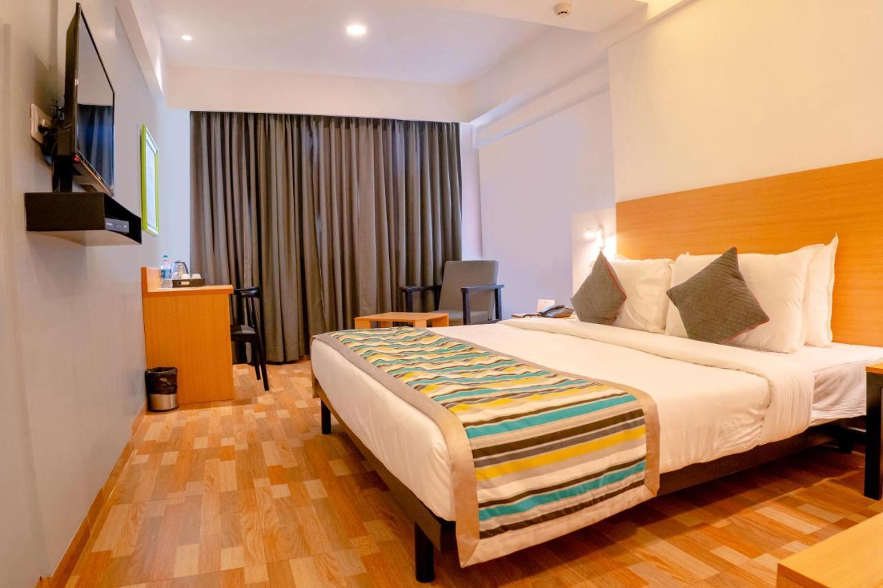 Tgi Ameya Grand Hotel ปณชี ภายนอก รูปภาพ
